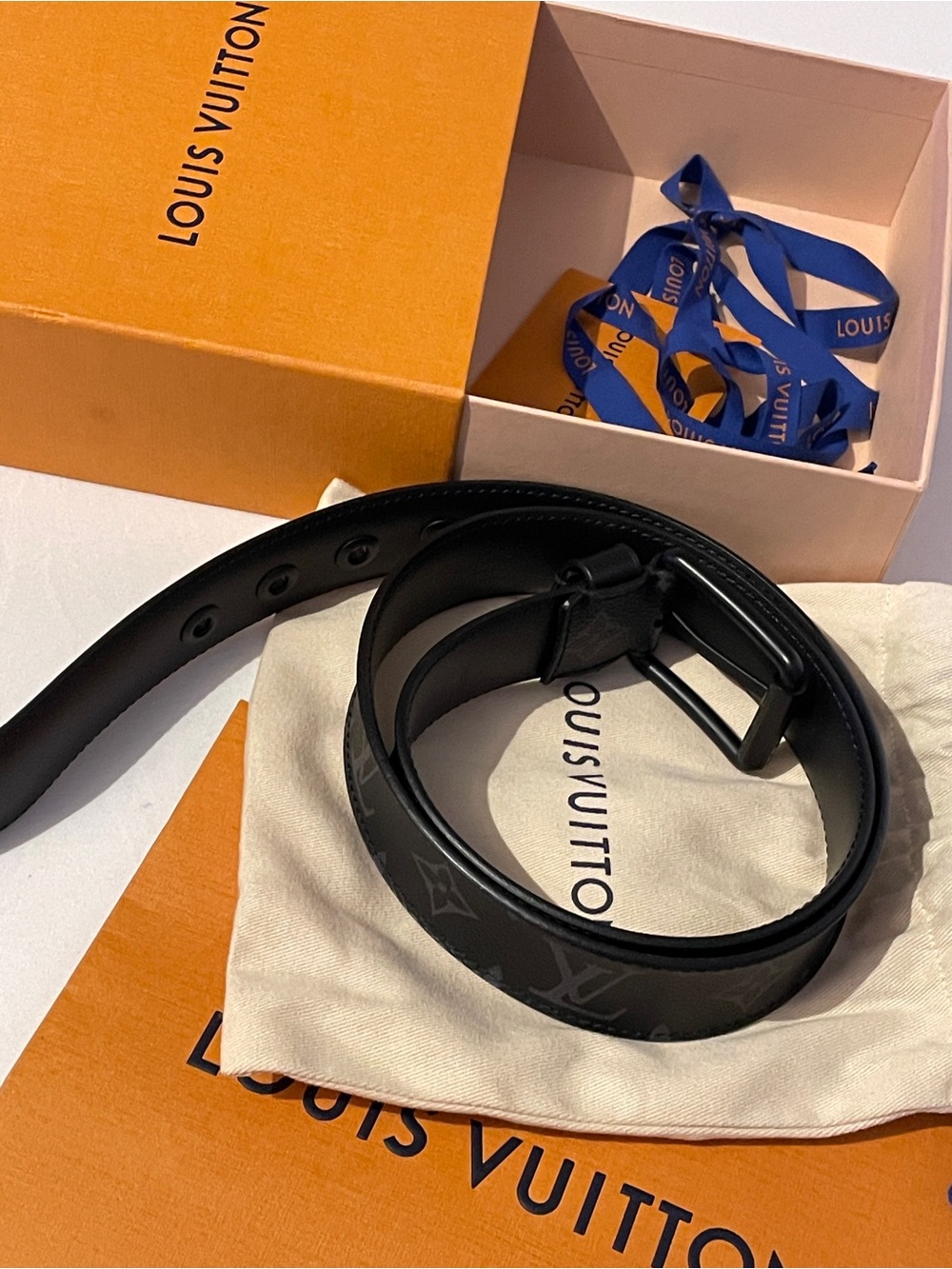 Louis Vuitton Black Leather Men's Belt with Matte Black Buckle